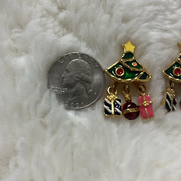 Traditional Christmas 3D Post Earrings - Picture 4 of 4